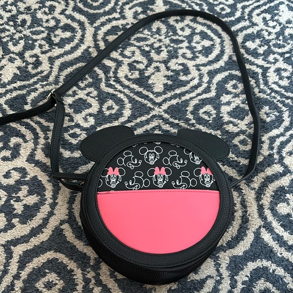 Danielle Nicole Mickey and Minnie Mouse Crossbody NWOT - Picture 1 of 5